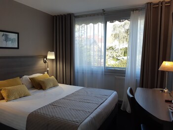 aerotel versailles saint cyr letape du silence