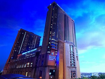 real point suites at times square