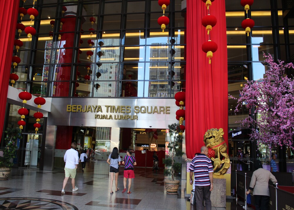 real point suites at times square