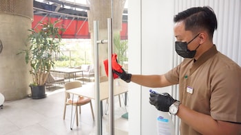 mercure jakarta gatot subroto