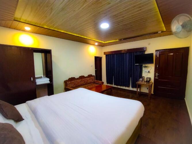 hotel himdhara