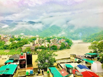 skyard hostel adults only