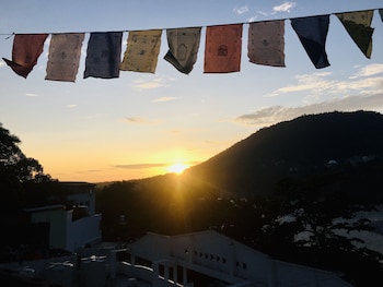 skyard hostel adults only