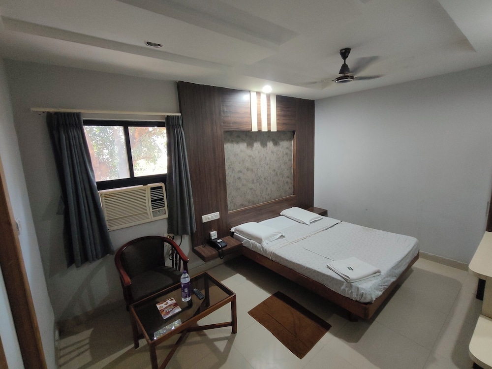 hotel raj residency