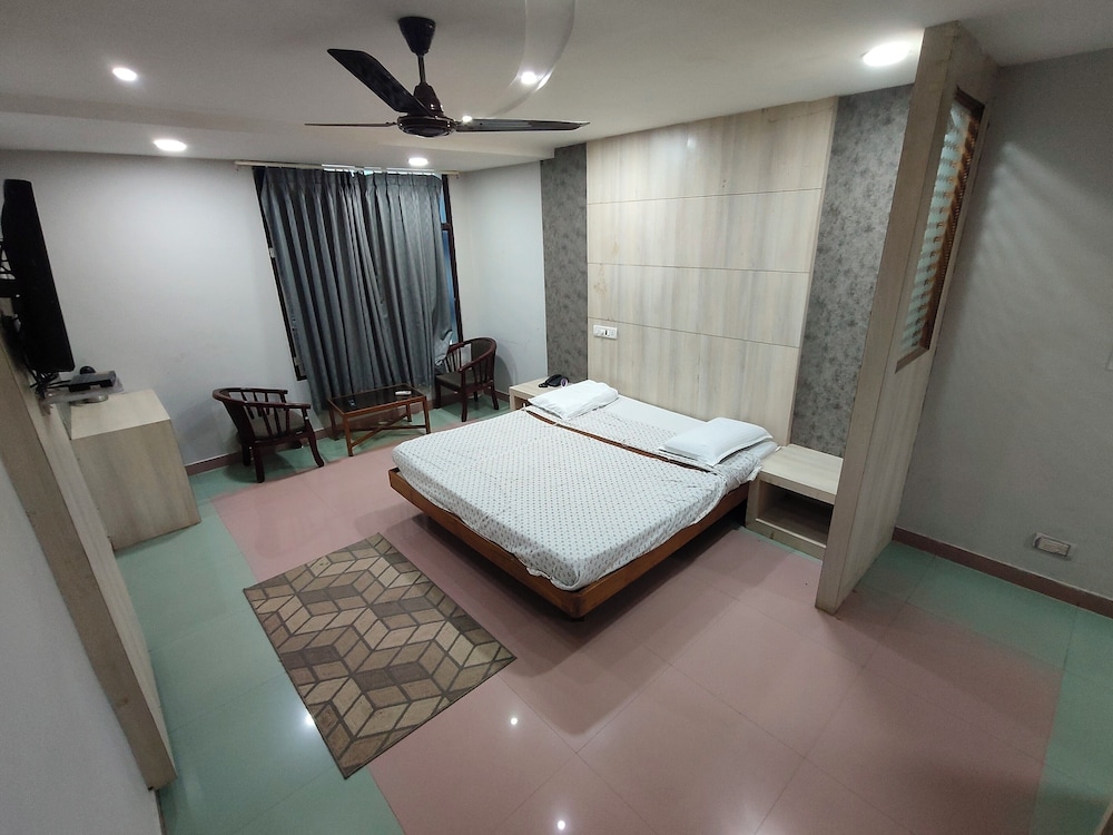 hotel raj residency