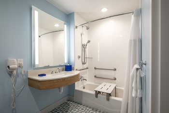 universals endless summer resort dockside inn and suites