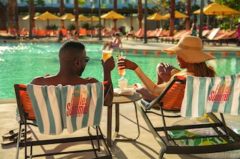 universals endless summer resort dockside inn and suites