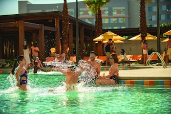 universals endless summer resort dockside inn and suites