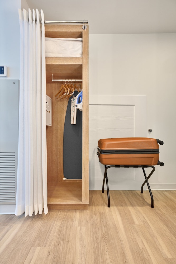 universals endless summer resort dockside inn and suites