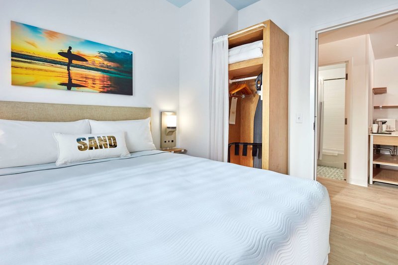 universals endless summer resort dockside inn and suites