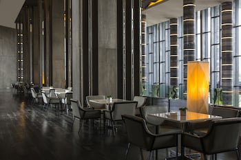 Renaissance Guiyang Hotel,Guiyang>>Anshun,5 star