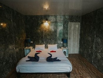 Soma Caves,Kullu>>Jagatsukh,3 star