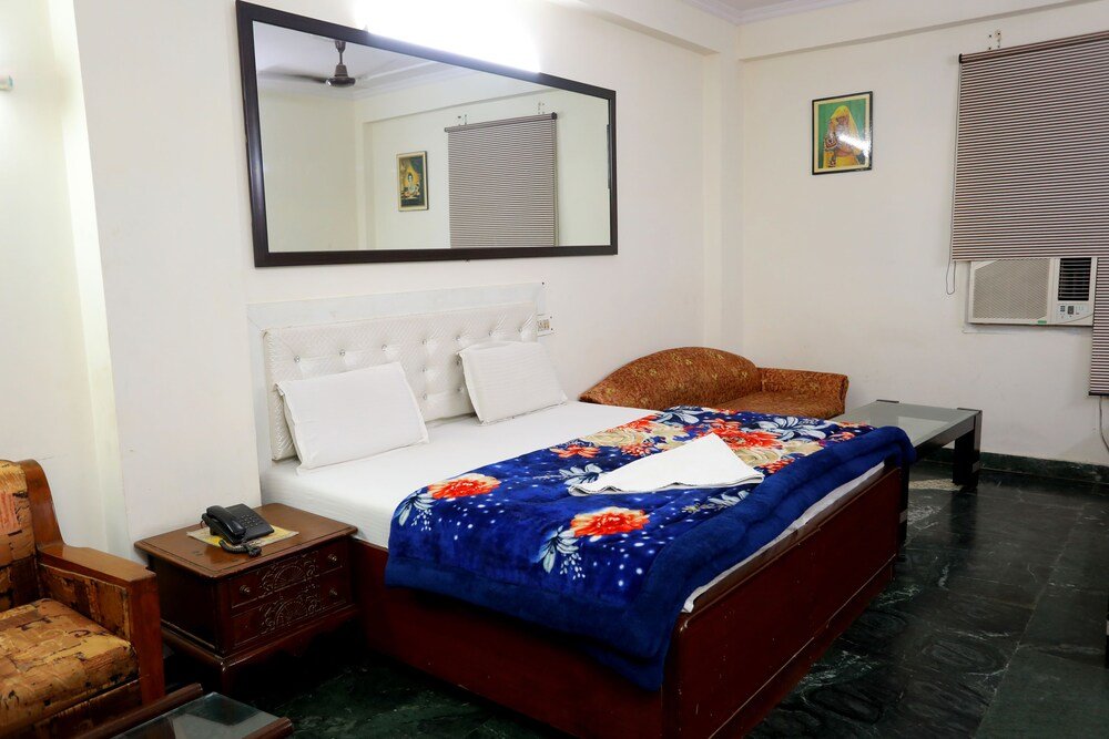 Hotel Swisston Palace,17 A/18, Wea Karol Bagh,2 star