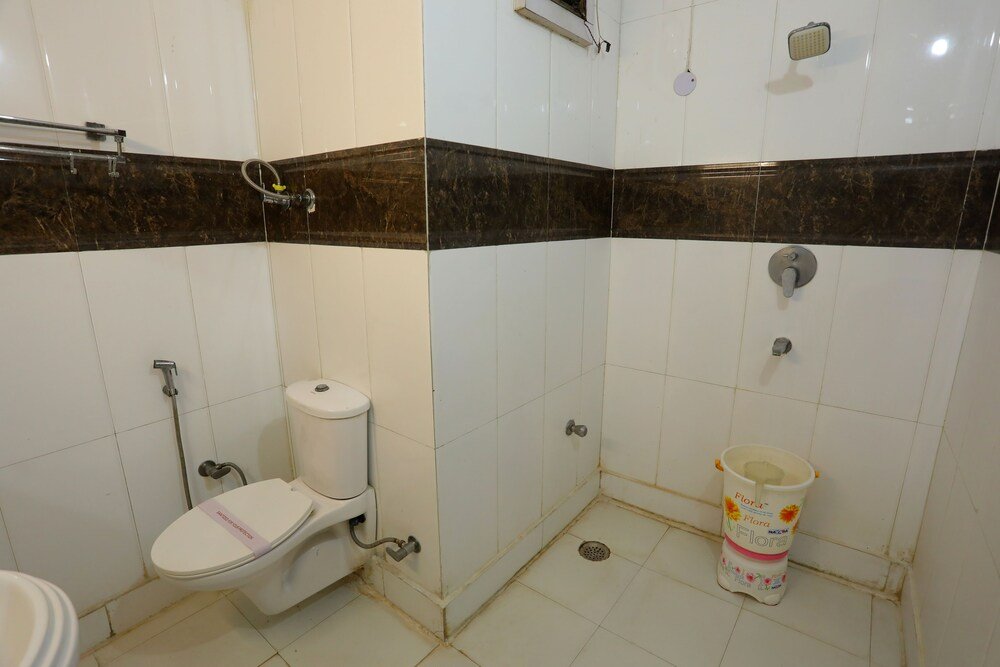 Hotel Swisston Palace,17 A/18, Wea Karol Bagh,2 star