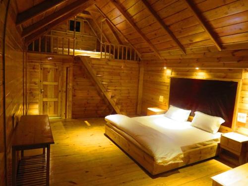 durgesh hillock resort