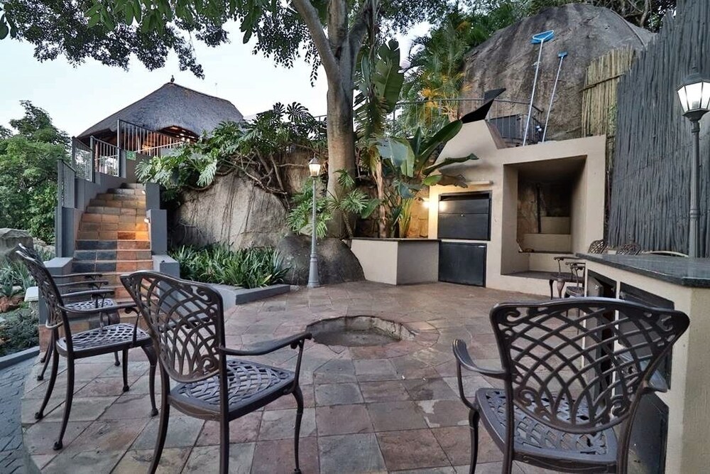 la roca guest house
