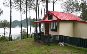 Pine Valley Resort,Kharar>>Kasauli,3 star