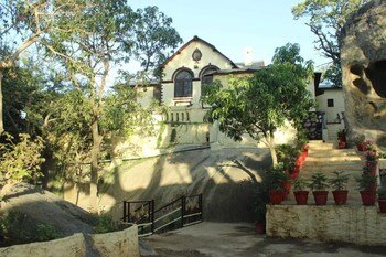 Royal Heritage Lake View Resort,Mount Abu>>Abu Road,3 star