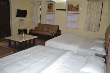 Royal Heritage Lake View Resort,Mount Abu>>Abu Road,3 star