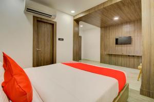 v hotel by oyo rooms