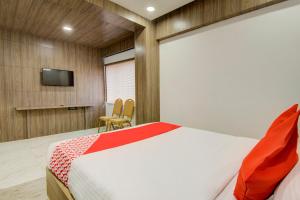 V Hotel By Oyo Rooms,48-15-7 Nagarjuna 2Nd Road Nagarjuna Nagar,Nagarjuna 2Nd Road,3 star