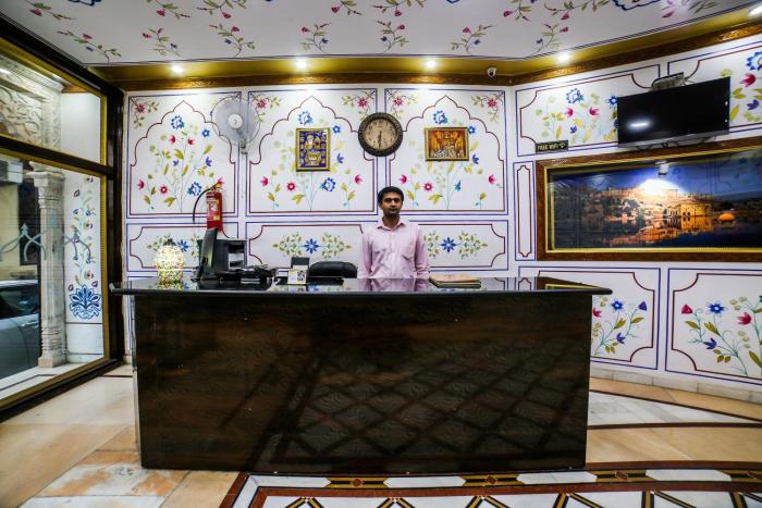 hotel white palace