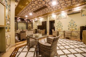 hotel white palace