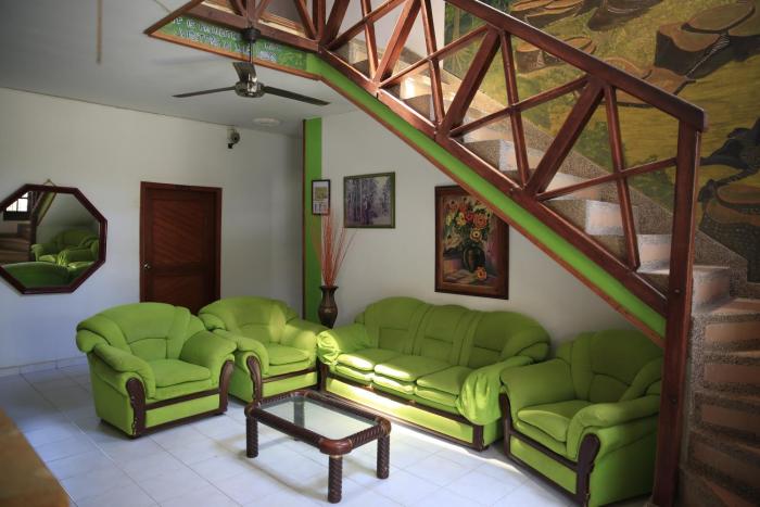 hostal pelikan taganga