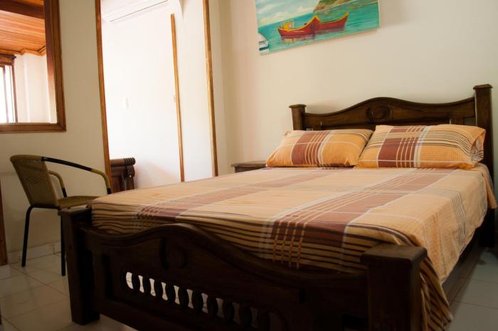 hostal pelikan taganga