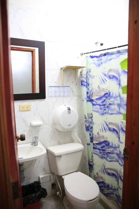 hostal pelikan taganga