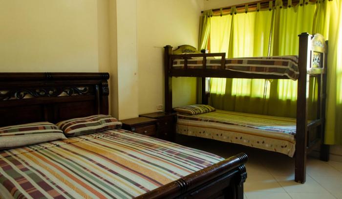 hostal pelikan taganga