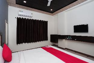 Hotel Yashogopal Resortico,Near Banke Bihari Temple,2 star