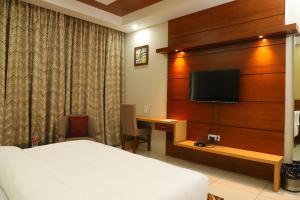 Hotel Royal Hillton,Paonta Sahib>>Dehradun,3 star