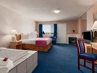 Ramada By Wyndham 100 Mile House,108 Mile Ranch>>100 Mile House,2 star