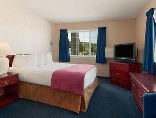Ramada By Wyndham 100 Mile House,108 Mile Ranch>>100 Mile House,2 star