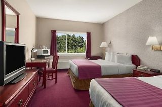 Ramada By Wyndham 100 Mile House,108 Mile Ranch>>100 Mile House,2 star