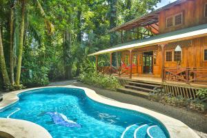 La Kukula Lodge,Limon>>Cahuita,3 star