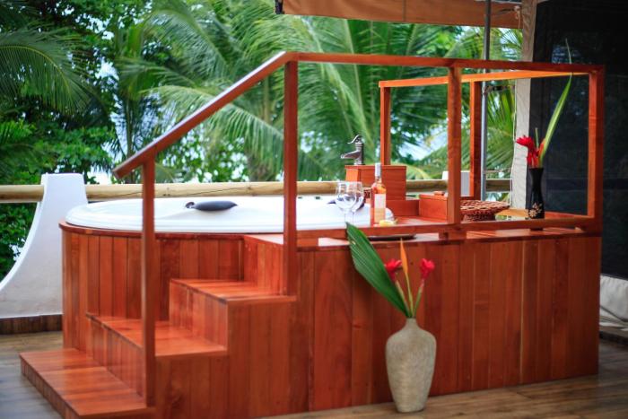 hotel tropico latino