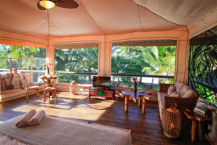 hotel tropico latino