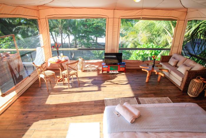 hotel tropico latino