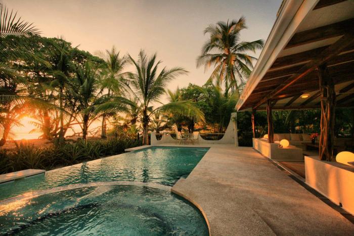 hotel tropico latino