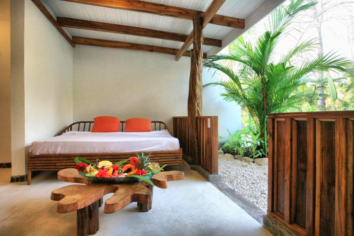 hotel tropico latino