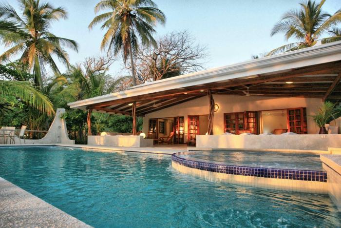 hotel tropico latino