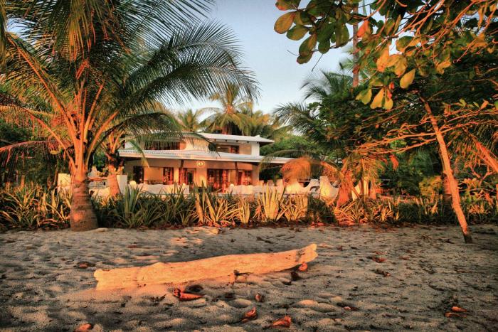 hotel tropico latino