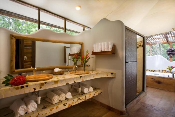 hotel tropico latino