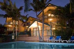 Karana Palms Resort,Chevron Island>>Carrara,4 star