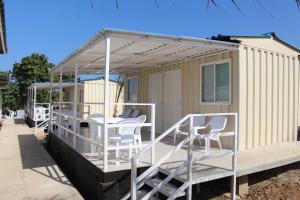 arena beach hotel by geh suites