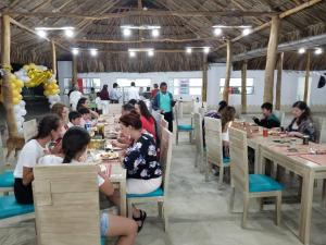 arena beach hotel by geh suites