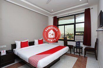 oyo 10967 dhola maru resort