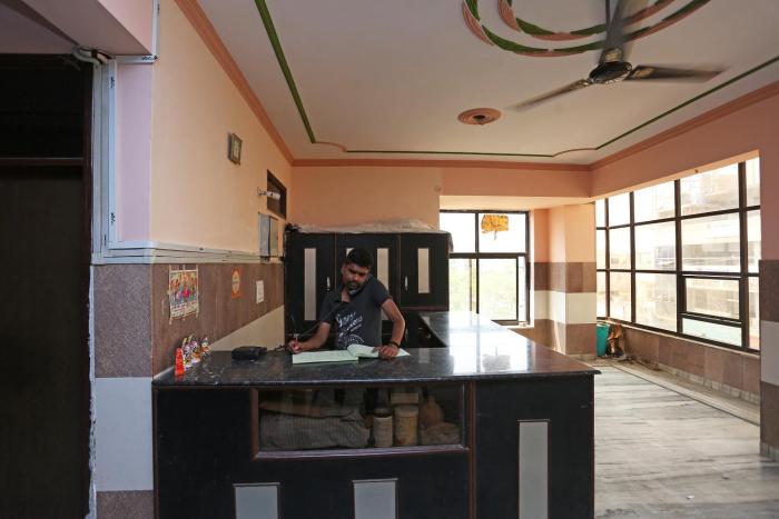 hotel bombay central agra